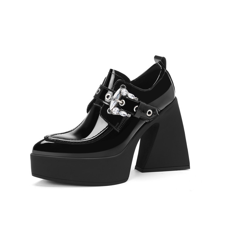 Pantofi Mary Jane — vârf rotund, toc mediu 3–6 cm, partea superioară din piele de vită, talpă din tendon de vită, căptușeală din piele de porc
