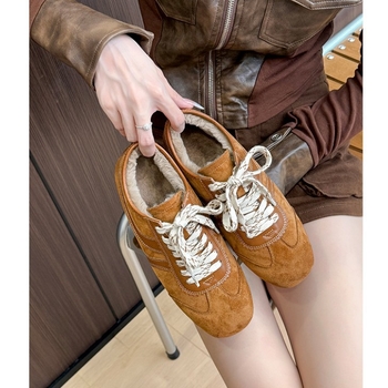 Adidași germani de antrenament în stil coreean, din piele naturală, interior din blană de iepure, vârf pătrat, toc mic 1–3 cm