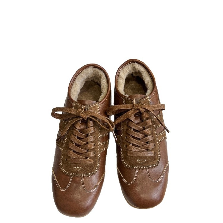 Adidași germani de antrenament în stil coreean, din piele naturală, interior din blană de iepure, vârf pătrat, toc mic 1–3 cm