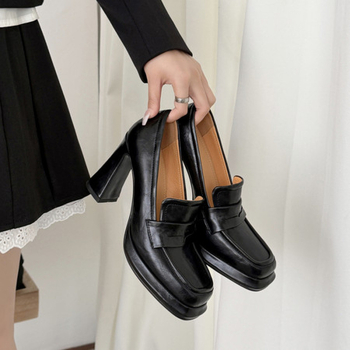 Pantofi dama maro din piele naturală cu platformă, impermeabili, toc înalt, vârf pătrat (Vârf pătrat; Material superior: cauciuc; Înălțime toc: 6–8 cm; Căptușire: piele de porc; Talpă: piele de vită)