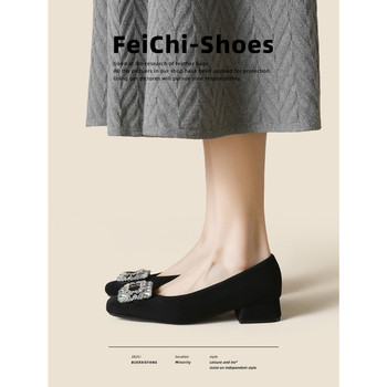 Pantofi dama cu vârf pătrat, toc mediu 3–6 cm, partea superioară satinată, talpă din cauciuc, slip-on