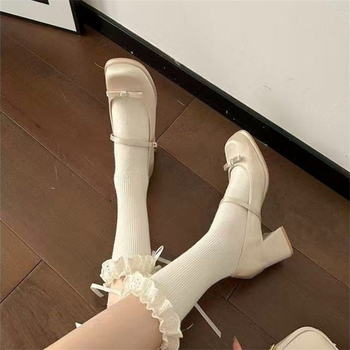 Ženske satinirane salonke na visokom peti s kvadratnim vrhom, debeli pet 6–8 cm, kopča na jednoj traci, unutarnja podloga ultrafiber