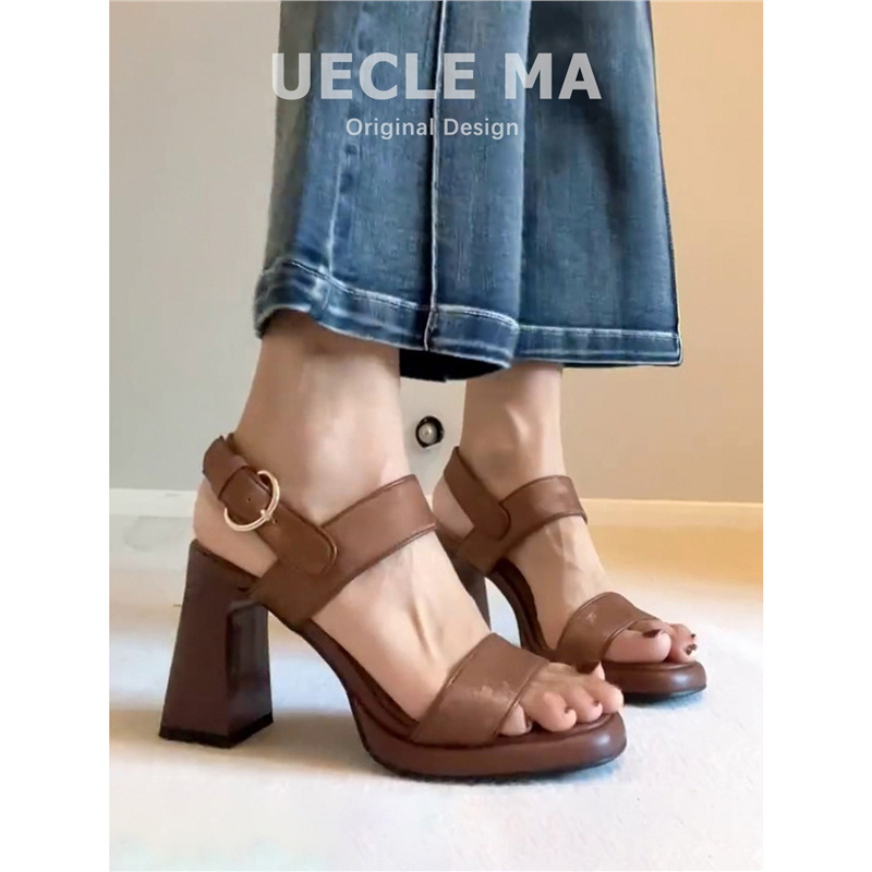 Damske mule sandale od ovčje kože, zatvoren prst, mačji pet, gumeni potplat, kopča jednim remenom, proljeće