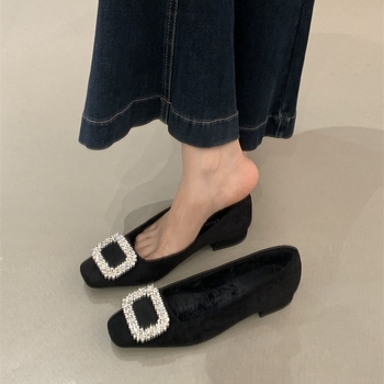 Ženske ravne cipele u francuskom stilu, gornji dio od suedea, kvadratna špic, slip-on, niski pet.