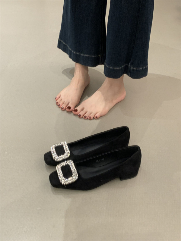 Ženske ravne cipele u francuskom stilu, gornji dio od suedea, kvadratna špic, slip-on, niski pet.