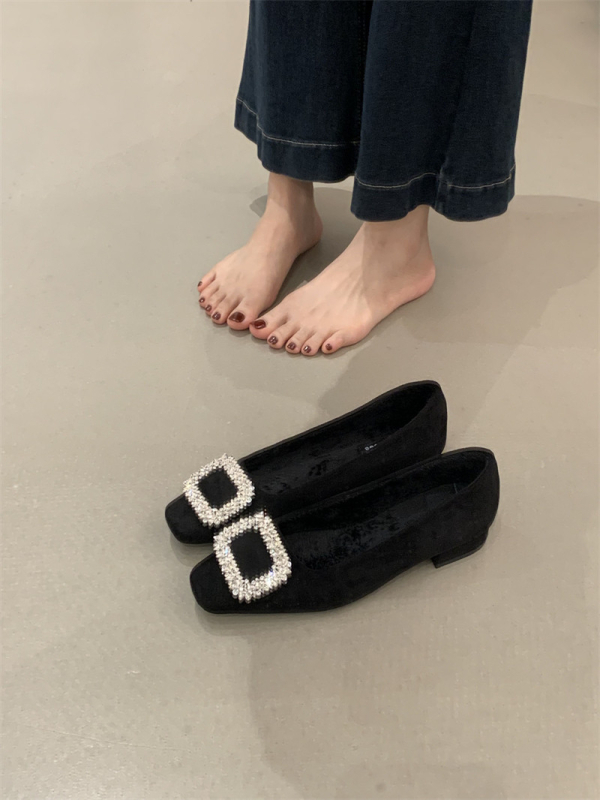 Ženske ravne cipele u francuskom stilu, gornji dio od suedea, kvadratna špic, slip-on, niski pet.