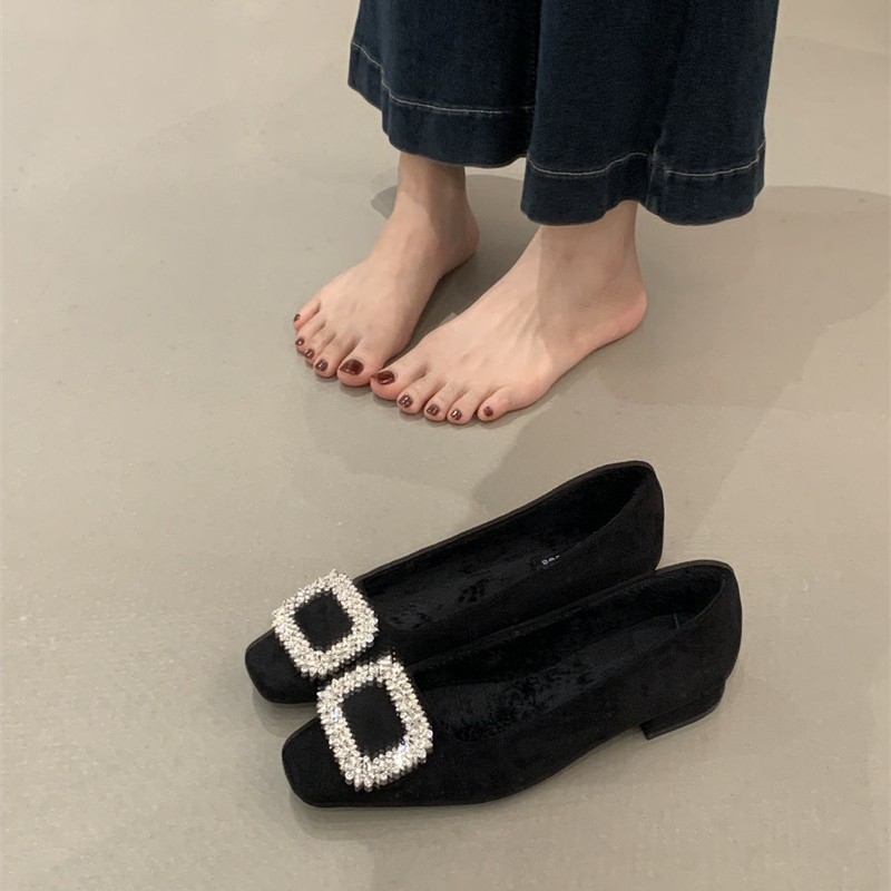 Ženske ravne cipele u francuskom stilu, gornji dio od suedea, kvadratna špic, slip-on, niski pet.