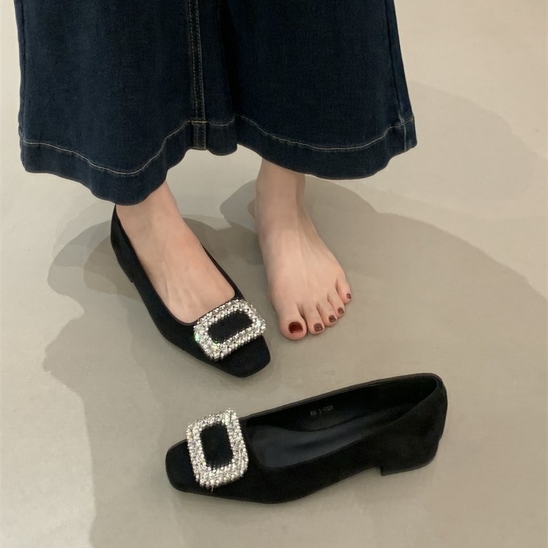 Ženske ravne cipele u francuskom stilu, gornji dio od suedea, kvadratna špic, slip-on, niski pet.