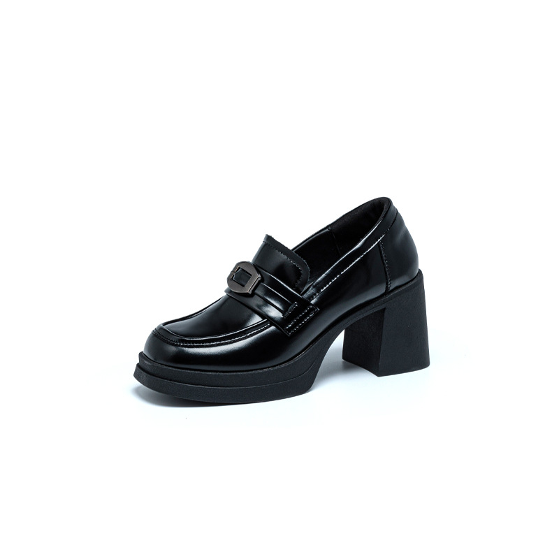 Ženske kožne cipele s debelim blok-tokom 6–8 cm, PU gornji dio, kvadratni nos, TPR potplat, umetnuta ovčja koža ulošak, slip-on