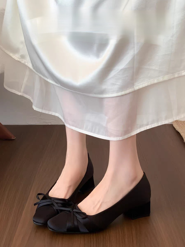 Ženske satenske salonke s kvadratnim vrhom, srednja visina potpetice 3-6 cm