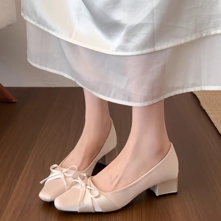 Ženske satenske salonke s kvadratnim vrhom, srednja visina potpetice 3-6 cm