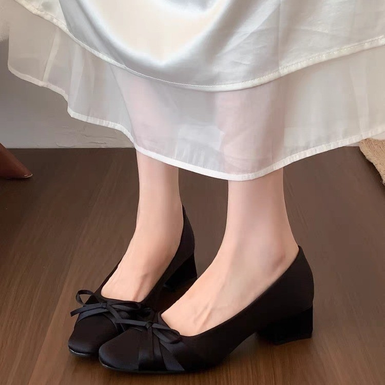 Ženske satenske salonke s kvadratnim vrhom, srednja visina potpetice 3-6 cm