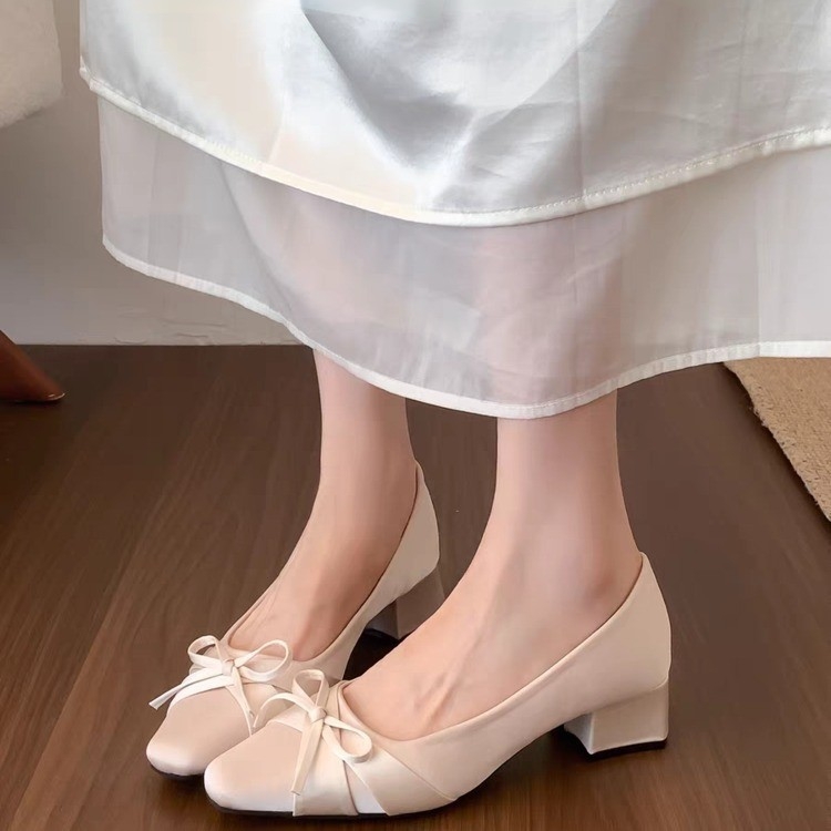 Ženske satenske salonke s kvadratnim vrhom, srednja visina potpetice 3-6 cm