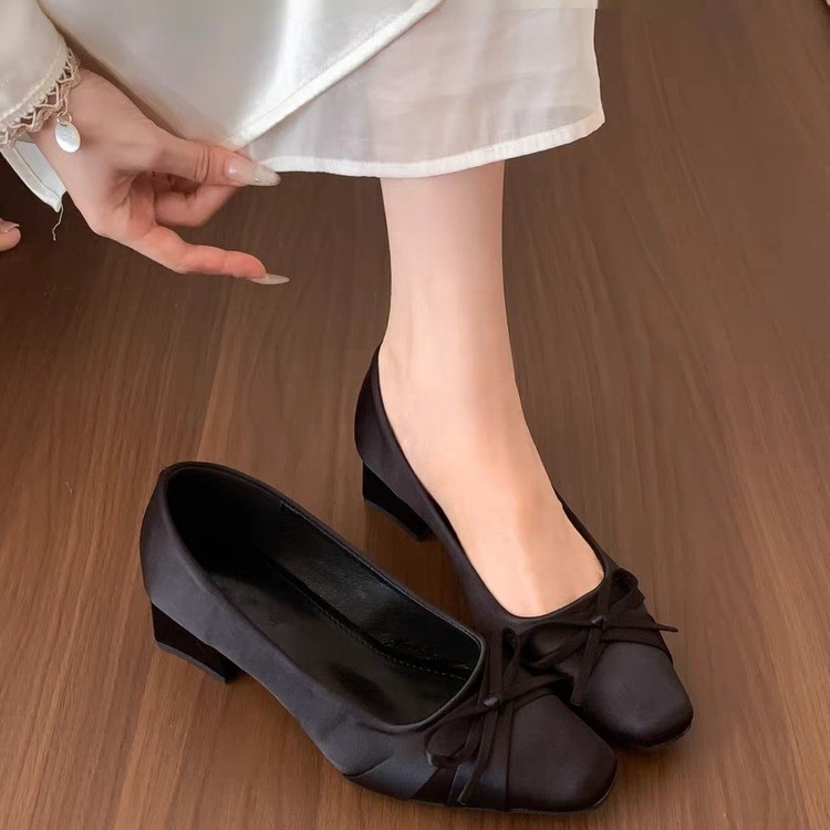 Ženske satenske salonke s kvadratnim vrhom, srednja visina potpetice 3-6 cm