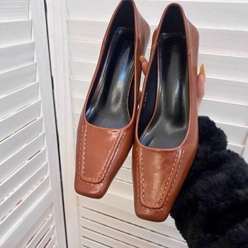 Ženske kožne slip-on loaferice, okrugli nos, nizak do srednji pet 3–6 cm, gumena potplata.
