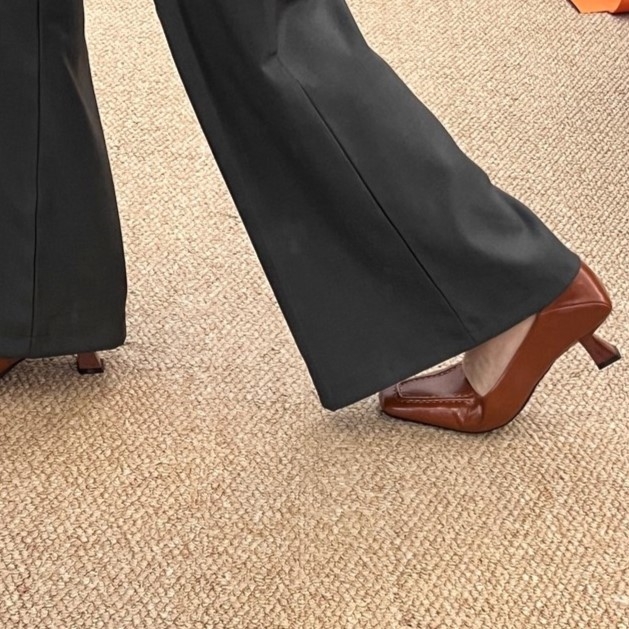 Ženske kožne slip-on loaferice, okrugli nos, nizak do srednji pet 3–6 cm, gumena potplata.
