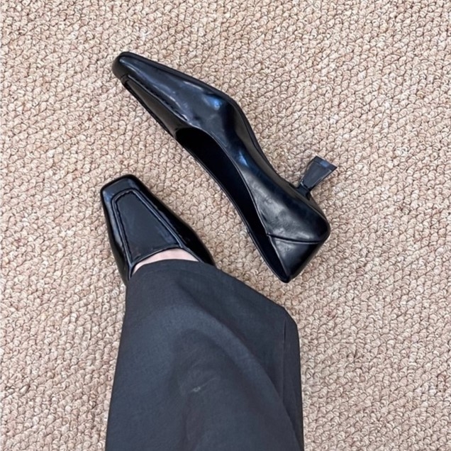 Ženske kožne slip-on loaferice, okrugli nos, nizak do srednji pet 3–6 cm, gumena potplata.