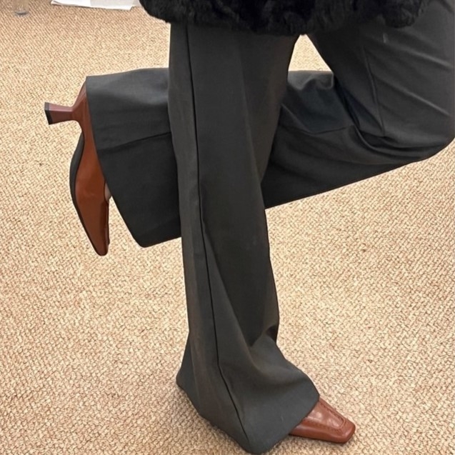 Ženske kožne slip-on loaferice, okrugli nos, nizak do srednji pet 3–6 cm, gumena potplata.