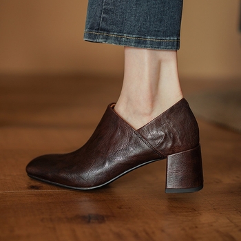 Ženske kožne cipele s vunenim gornjim dijelom, chunky petom, okrugli vrh, slip-on, visina pete 3–6 cm