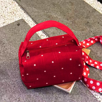 Prenosna kozmetička torbica s uzorkom mašne, tekstilni vanjski dio, podstava od poliester, periva