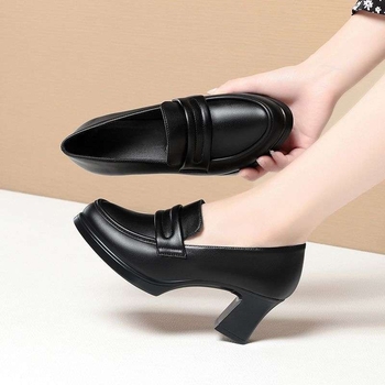 Női bőr cipő, kerek orrú, felsőrész több anyagból, slip-on zárás, középmagas felsőrész, extrém magas sarkú több mint 8 cm