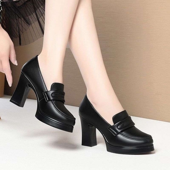 Női bőr cipő, kerek orrú, felsőrész több anyagból, slip-on zárás, középmagas felsőrész, extrém magas sarkú több mint 8 cm