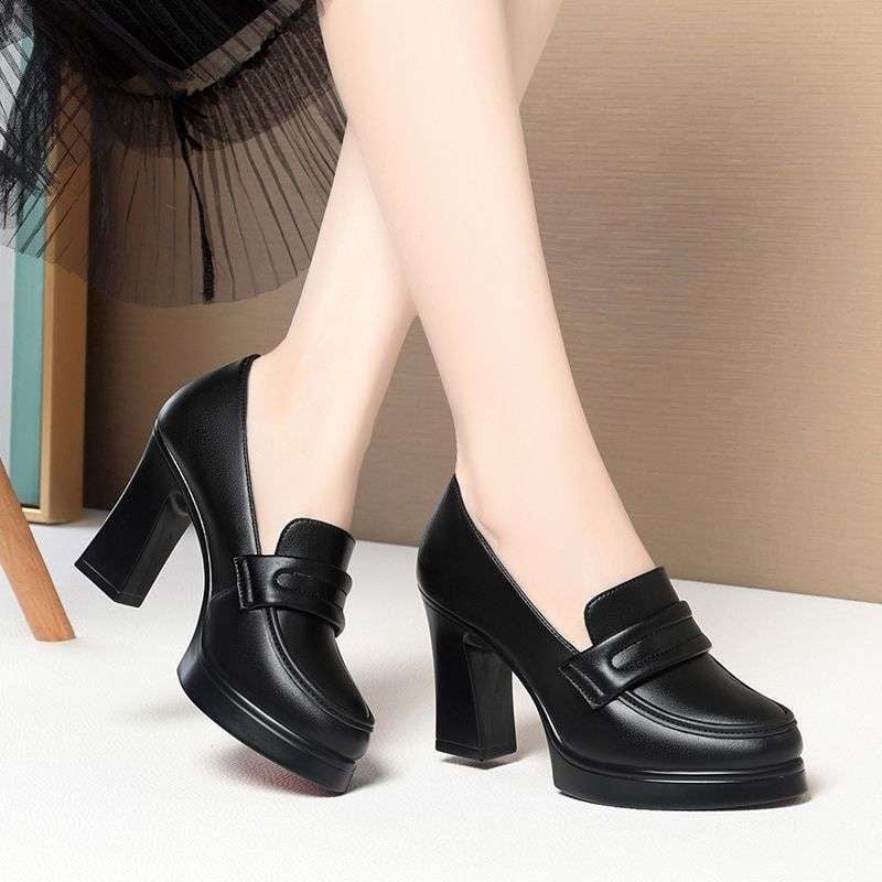 Női bőr cipő, kerek orrú, felsőrész több anyagból, slip-on zárás, középmagas felsőrész, extrém magas sarkú több mint 8 cm