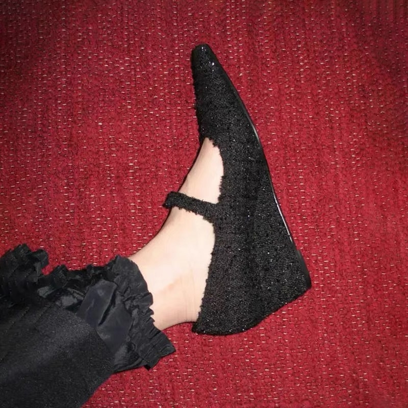 Mary Jane cipele s oštrim nosom, klinički potpetica 6–8 cm, gornji dio od svinjske kože, remen s kopčom