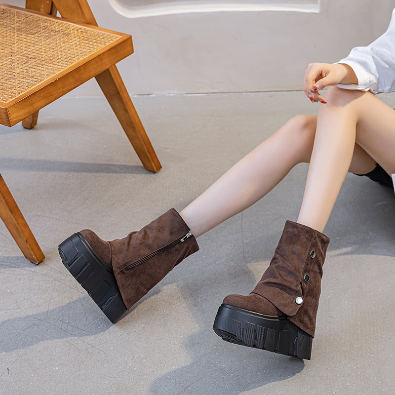 Ženske čizme s debelom potpeticom za povećanje visine, srednje visoke, gornji materijal split koža, đon poliuretan, bočni zatvarač, okrugli vrh, zimsko-jesenska sezona 2026