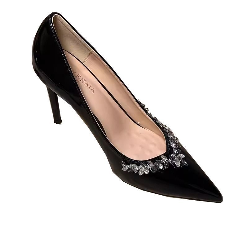 Magas sarkú cipő, hegyes orr, vékony sarok, 6–8 cm, PU felsőrész, gumírozott talp, koreai stílus