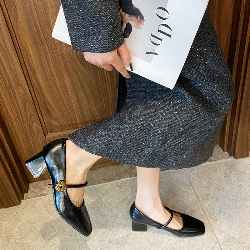 G2322-220 Pantofi Mary Jane pentru femei, toc mediu gros 3–6 cm, vârf pătrat, din super fiber, închidere cu cataramă pe o singură curea, talpă din cauciuc