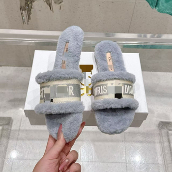 Papuci de casă pufoși pentru femei cu broderie litera D, partea superioară din pluș artificial, căptușeală din lână de oaie, talpă din piele microfibră, grosime talpă 0-3 cm