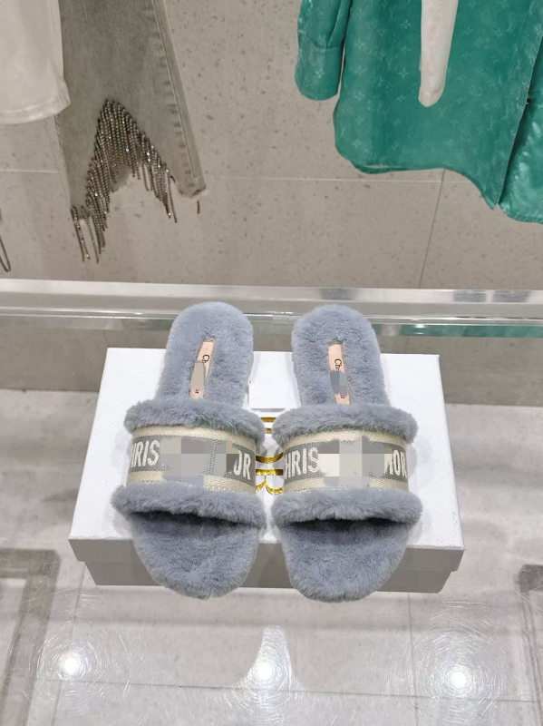 Papuci de casă pufoși pentru femei cu broderie litera D, partea superioară din pluș artificial, căptușeală din lână de oaie, talpă din piele microfibră, grosime talpă 0-3 cm