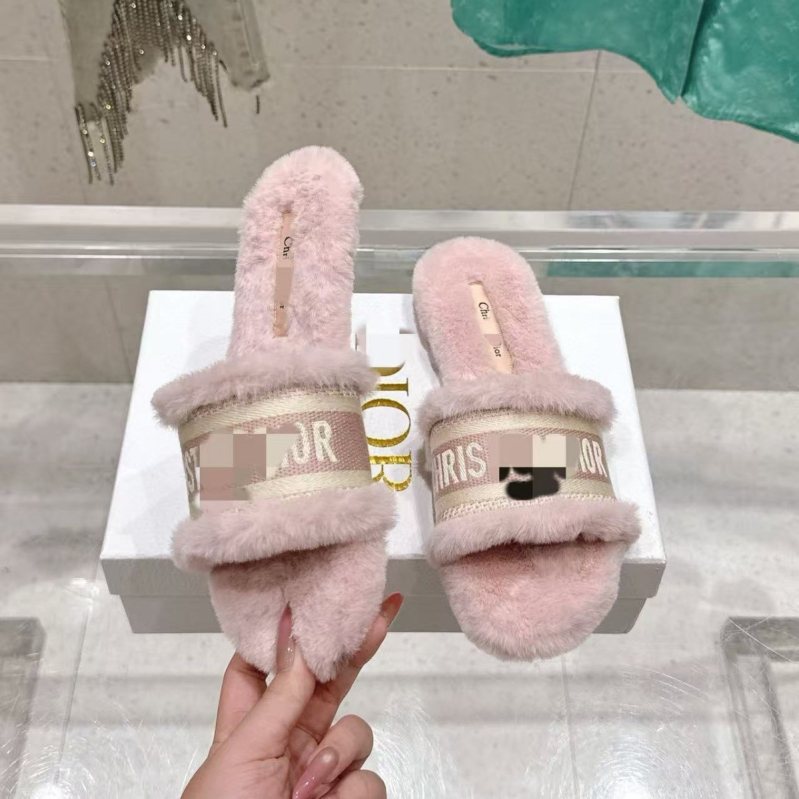 Papuci de casă pufoși pentru femei cu broderie litera D, partea superioară din pluș artificial, căptușeală din lână de oaie, talpă din piele microfibră, grosime talpă 0-3 cm