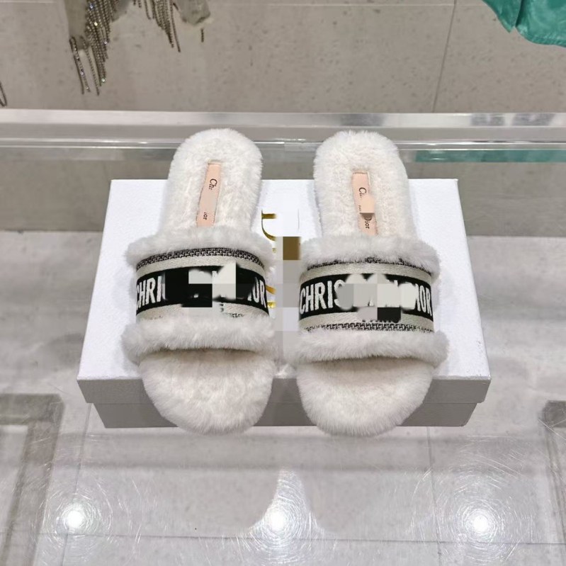 Papuci de casă pufoși pentru femei cu broderie litera D, partea superioară din pluș artificial, căptușeală din lână de oaie, talpă din piele microfibră, grosime talpă 0-3 cm