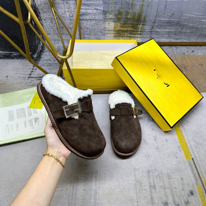 Papuci de casă pentru femei cu talpă groasă care mărește înălțimea, upper din piele întoarsă, interior din lână de miel, talpă din cauciuc, platformă 11 cm+ — Iarna 2023