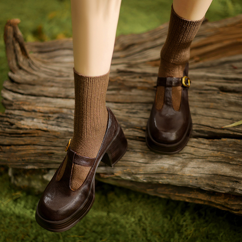 Cipele s visokim petama od ovčje kože: okrugli vrh, niski gornji dio, debeli pet 6–8 cm, retro stil
