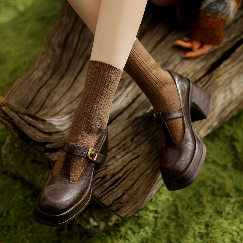 Cipele s visokim petama od ovčje kože: okrugli vrh, niski gornji dio, debeli pet 6–8 cm, retro stil