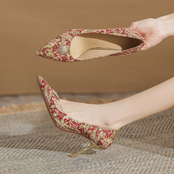 Pantofi cu toc înalt, vârf ascuțit, partea superioară PU, talpă din cauciuc, toc subțire 6–8 cm, pentru purtare zilnică