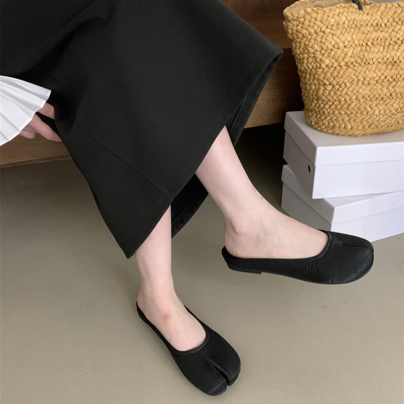 Ženske satenske papuče s podijeljenim prstom, korejski stil, gumeni potplat, unutarnja podstava od korteksa