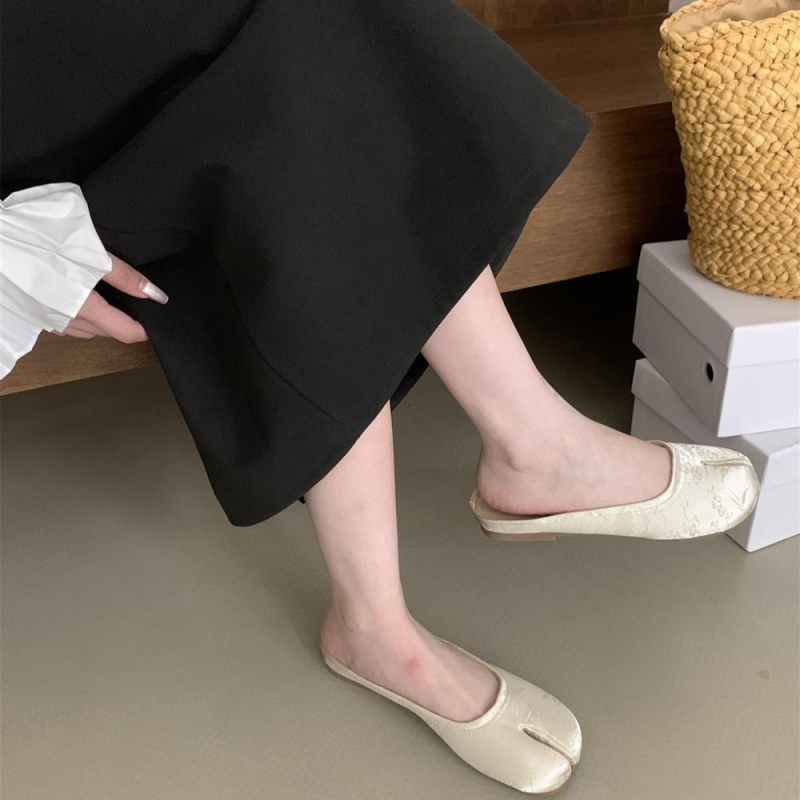 Ženske satenske papuče s podijeljenim prstom, korejski stil, gumeni potplat, unutarnja podstava od korteksa