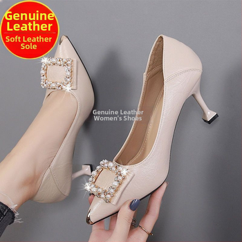 Дамски обувки от първи слой телешка кожа с rhinestone детайли, нисък ток (<3 см), гумена подметка, подплата от първи слой свинска кожа