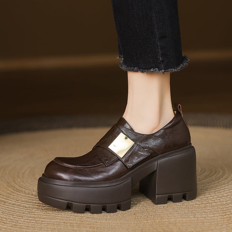 Ženske loafers s okruglim nosom, gornji dio od ovčje kože, debeli pet 6–8 cm, zatvaranje na Velcro, gumeni potplat