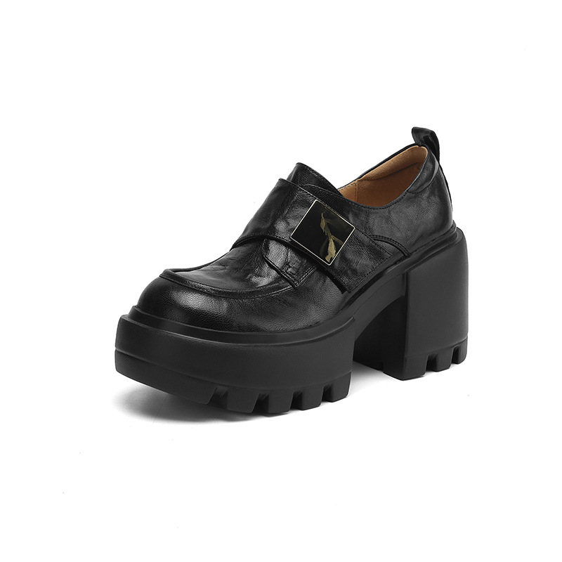 Ženske loafers s okruglim nosom, gornji dio od ovčje kože, debeli pet 6–8 cm, zatvaranje na Velcro, gumeni potplat