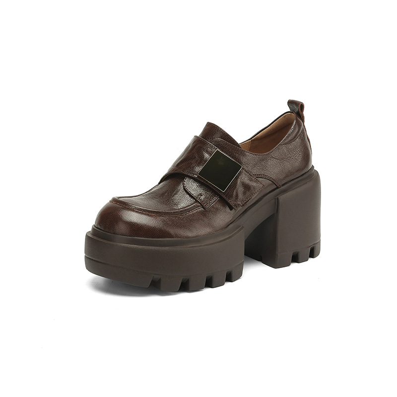 Ženske loafers s okruglim nosom, gornji dio od ovčje kože, debeli pet 6–8 cm, zatvaranje na Velcro, gumeni potplat