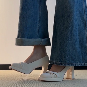Cipele s visokim potpeticama od PU, kvadratni nos, debeli potpetica, visina potpetice 6–8 cm, slip-on
