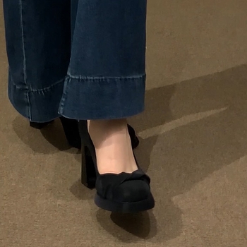Cipele s visokim potpeticama od PU, kvadratni nos, debeli potpetica, visina potpetice 6–8 cm, slip-on