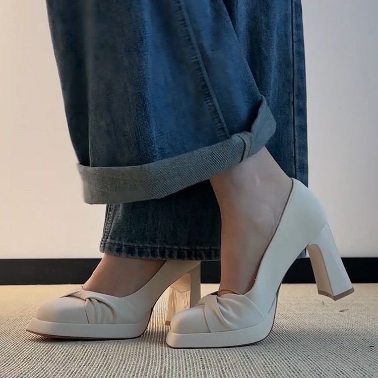 Cipele s visokim potpeticama od PU, kvadratni nos, debeli potpetica, visina potpetice 6–8 cm, slip-on