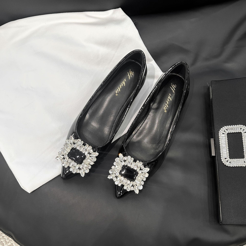 Ženske cipele na visoku petu s rhinestones, oštar vrh, debeli potpetica, niski vamp