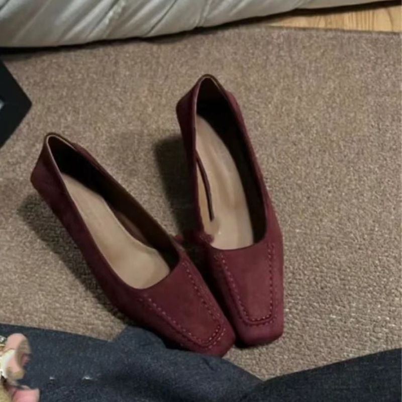 Mary Jane cipele, četvrtasti nos, niski gornji dio, gornji i unutarnji sloj od Super Fiber, PU potplat i PU umetak, srednja peta 3–6 cm